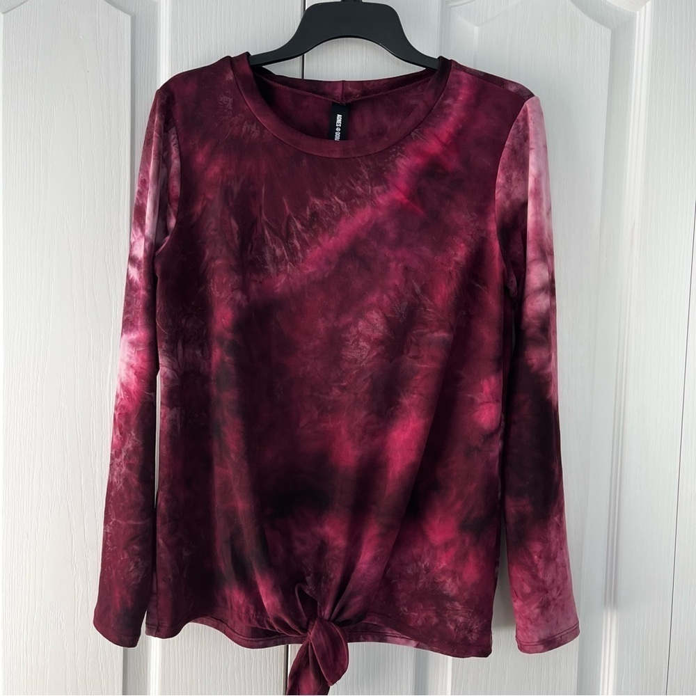 Agnes & Dora burgundy tie dye top. Size S